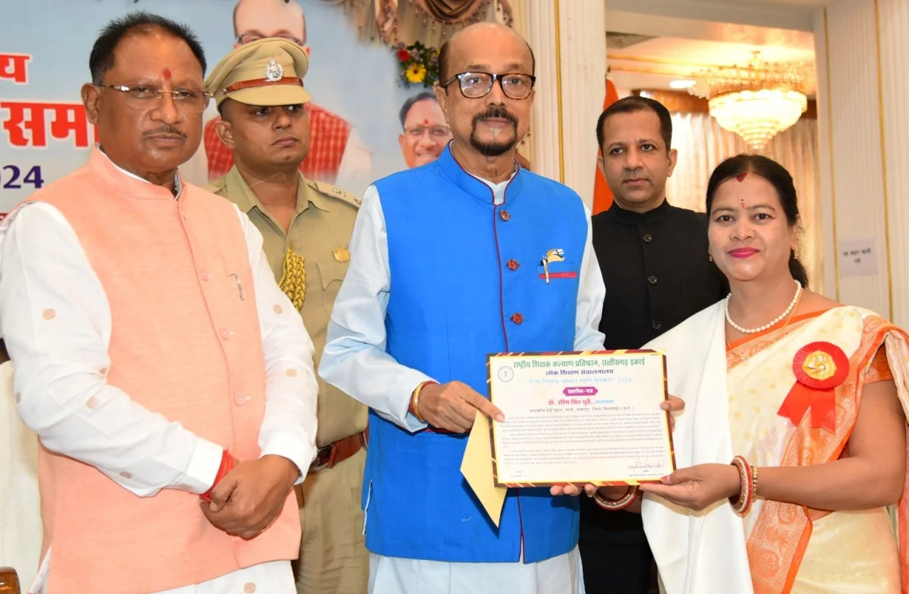 राज्य स्तरीय शिक्षक सम्मान समारोह: राज्यपाल और मुख्यमंत्री की उपस्थिति में शिक्षकों का हुआ सम्मान