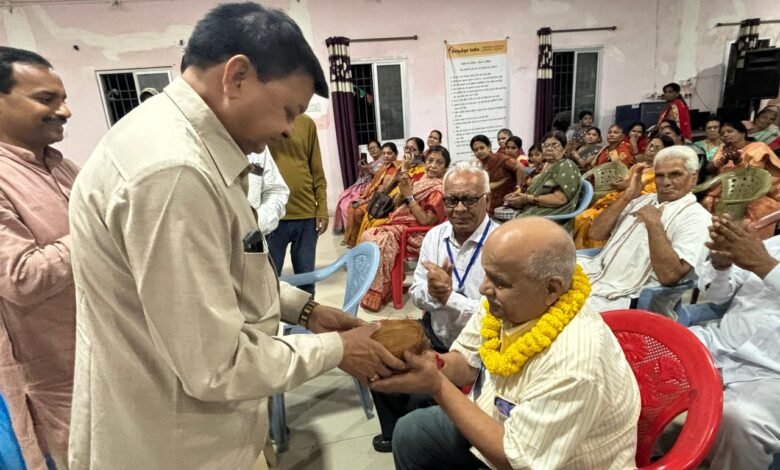 जिस समाज में बुजुर्गों का होता है मान सम्मान, वही समाज करता है तरक्की : उद्योग मंत्री लखन लाल देवांगन