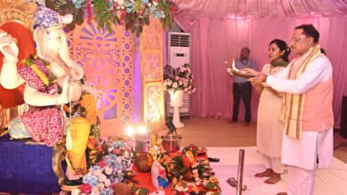 भगवान श्री गणेश के पूजन-हवन कार्यक्रम में शामिल हुए मुख्यमंत्री 24 भगवान श्री गणेश के पूजन-हवन कार्यक्रम में शामिल हुए मुख्यमंत्री