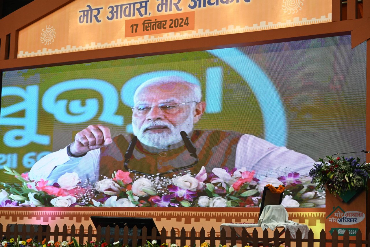 प्रधानमंत्री नरेन्द्र मोदी ने आवासहीन परिवारों को मकान निर्माण के लिए 2044 करोड़ रूपए की राशि का किया ऑनलाईन अंतरण 1 प्रधानमंत्री नरेन्द्र मोदी ने आवासहीन परिवारों को मकान निर्माण के लिए 2044 करोड़ रूपए की राशि का किया ऑनलाईन अंतरण