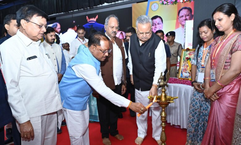 मुख्यमंत्री विष्णु देव साय विश्वकर्मा जयंती के अवसर पर इंदिरा गाँधी कृषि विश्वविद्यालय स्थित कृषि मंडप में राज्यस्तरीय श्रमिक सम्मेलन में शामिल हुए