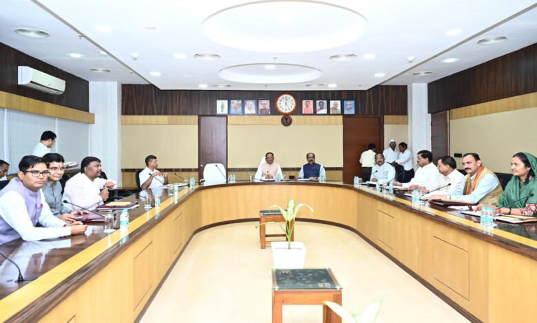 छत्तीसगढ़ कैबिनेट की बैठक: विकास योजनाओं के प्रभावी क्रियान्वयन के लिए शहरी विकास नीति को मंजूरी, ग्रामीण और आदिवासी विकास प्राधिकरणों के पुनर्गठन को हरी झंडी