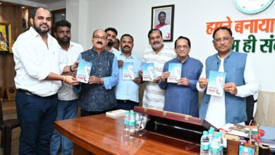'मोदी है तो सम्भव है’ पुस्तक का मुख्यमंत्री विष्णु देव साय ने किया विमोचन, रामेश्वर वैष्णव द्वारा रचित है पुस्तक 1 'मोदी है तो सम्भव है’ पुस्तक का मुख्यमंत्री विष्णु देव साय ने किया विमोचन, रामेश्वर वैष्णव द्वारा रचित है पुस्तक