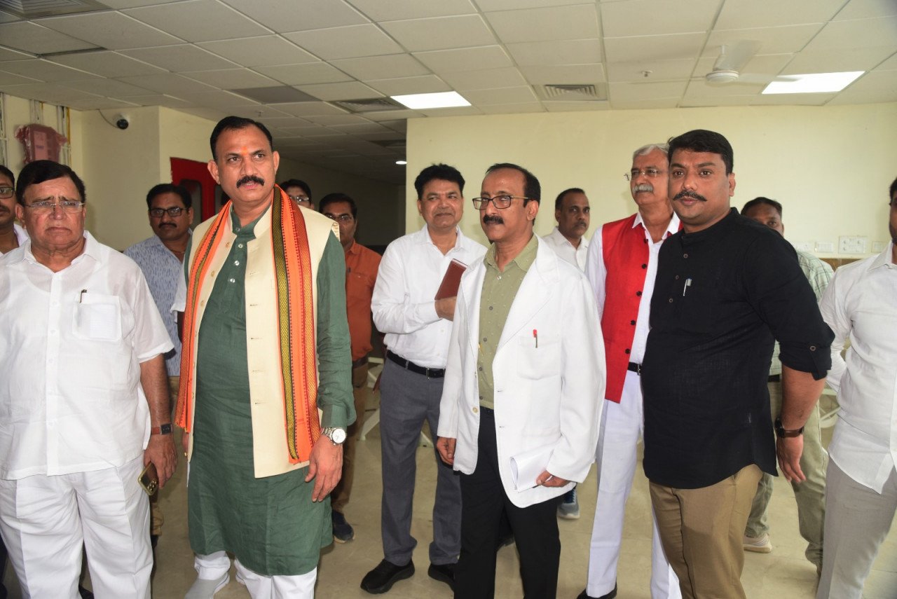 स्वास्थ्य मंत्री श्याम बिहारी जायसवाल ने मल्टी स्पेशलिटी हॉस्पिटल बिलासपुर का किया निरीक्षण 1 स्वास्थ्य मंत्री श्याम बिहारी जायसवाल ने मल्टी स्पेशलिटी हॉस्पिटल बिलासपुर का किया निरीक्षण