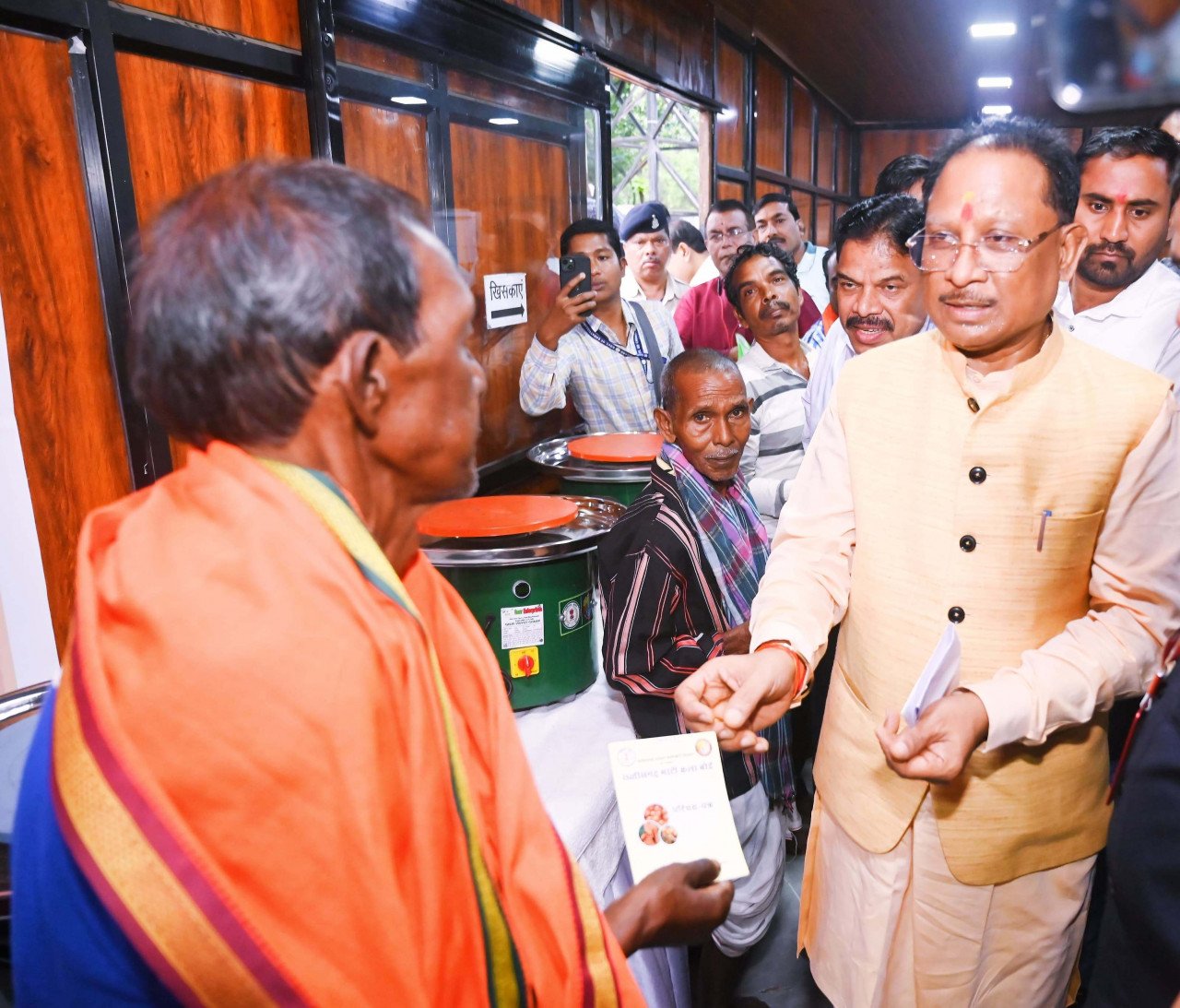 मुख्यमंत्री श्री साय के हाथो मिला 100 कुंभकारों को इलेक्ट्रॉनिक चाक 1 मुख्यमंत्री श्री साय के हाथो मिला 100 कुंभकारों को इलेक्ट्रॉनिक चाक