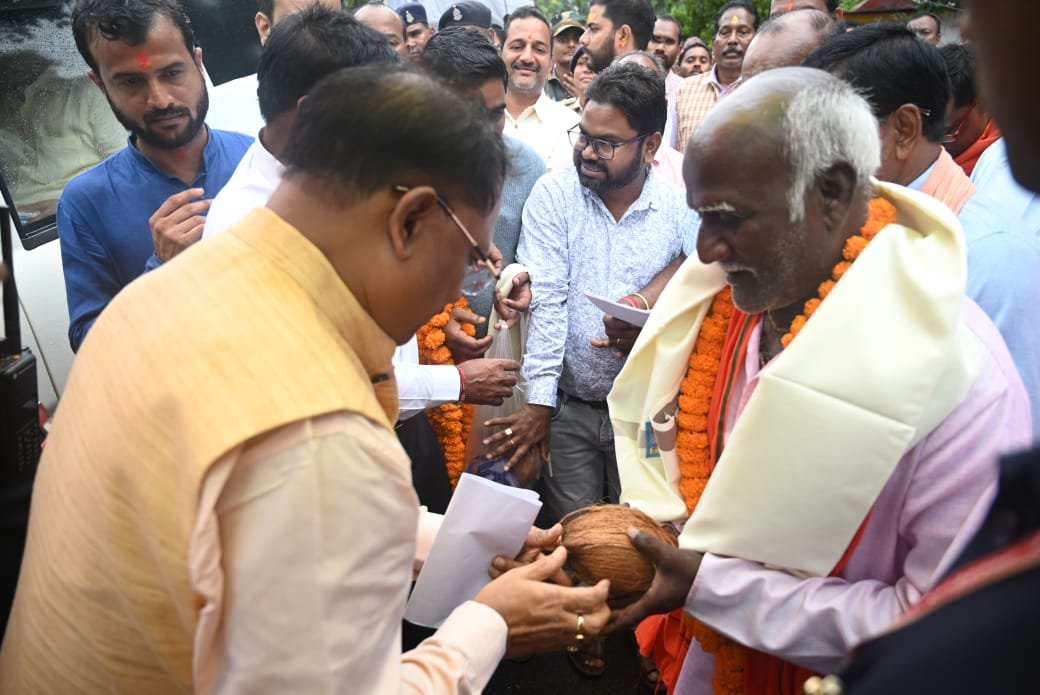 मुख्यमंत्री श्री साय के हाथो दिव्यांगजनों को मिला निःशुल्क बस पास 1 मुख्यमंत्री श्री साय के हाथो दिव्यांगजनों को मिला निःशुल्क बस पास