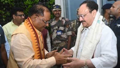 केंद्रीय स्वास्थ्य एवं परिवार कल्याण मंत्री जगत प्रकाश नड्डा के स्वामी विवेकानंद एयरपोर्ट रायपुर पहुंचने पर मुख्यमंत्री विष्णु देव साय ने उनका आत्मीय स्वागत किया 1 केंद्रीय स्वास्थ्य एवं परिवार कल्याण मंत्री जगत प्रकाश नड्डा के स्वामी विवेकानंद एयरपोर्ट रायपुर पहुंचने पर मुख्यमंत्री विष्णु देव साय ने उनका आत्मीय स्वागत किया