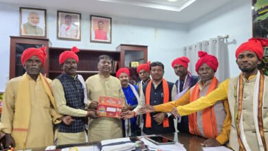 विश्व प्रसिद्ध बस्तर दशहरा पर्व में शामिल होने वन मंत्री केदार कश्यप को सांसद ने दिया न्यौता 1 विश्व प्रसिद्ध बस्तर दशहरा पर्व में शामिल होने वन मंत्री केदार कश्यप को सांसद ने दिया न्यौता