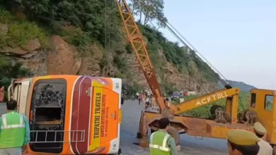 कवर्धा से गया जा रही बस मारकुंडी घाटी में पलटी; एक युवक की मौत, 50 घायल 1 कवर्धा से गया जा रही बस मारकुंडी घाटी में पलटी, 50 घायल
