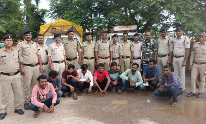 कबीरधाम पुलिस की बड़ी सफलता: चोर गिरोह के 9 आरोपी गिरफ्तार, 174 बोरी धान सहित लाखों का सामान जब्त