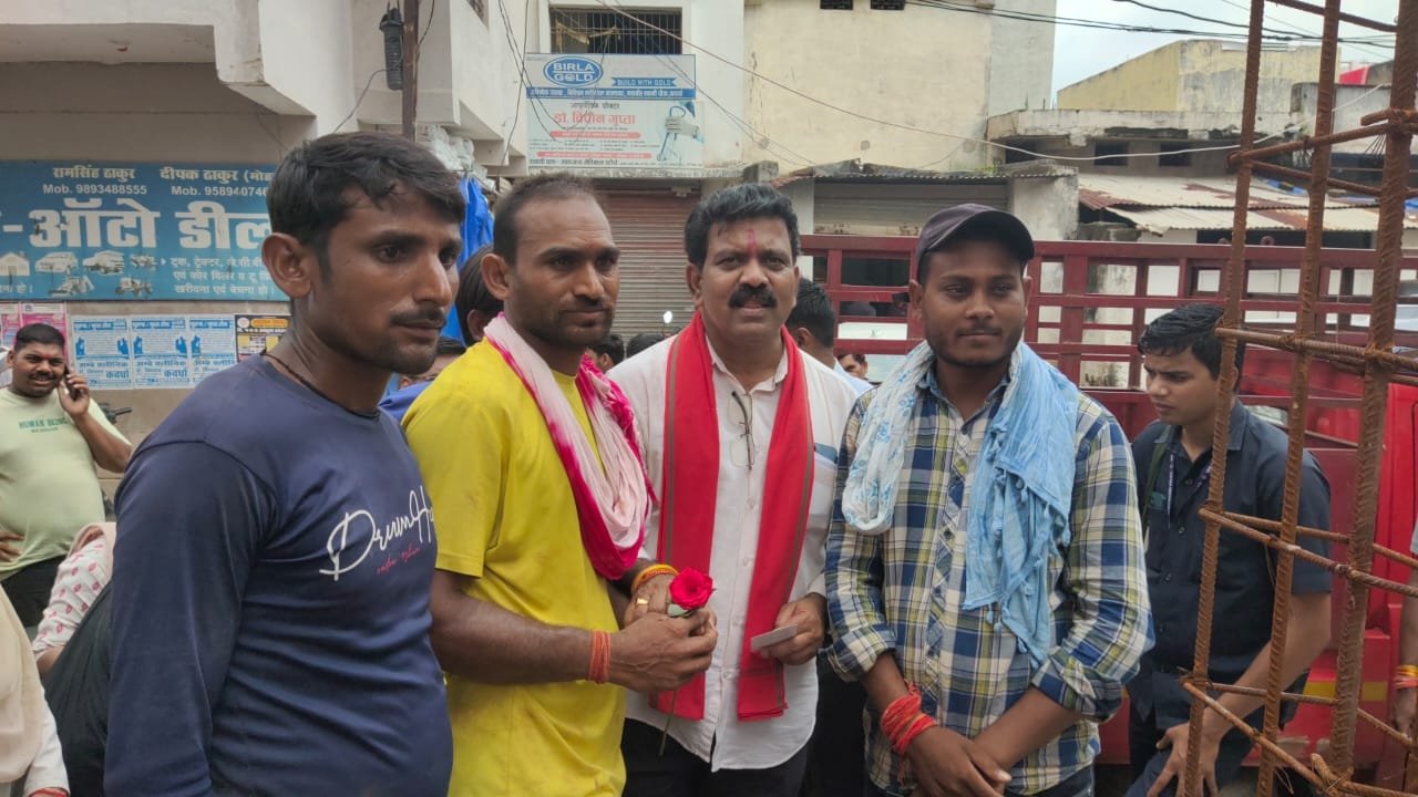 पं. दीनदयाल उपाध्याय जयंती के अवसर पर सदस्यता महाभियान में उप मुख्यमंत्री विजय शर्मा हुए शामिल 1 पण्डित दिन दयाल उपाध्याय के जयंती के अवसर पर सदस्यता महाभियान में उप मुख्यमंत्री विजय शर्मा हुए शामिल
