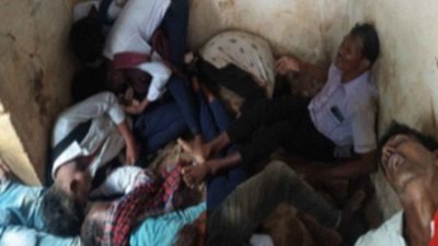 राजनांदगांव में बिजली गिरने से 8 लोगों की मौत, 5 बच्चे भी शामिल; मुख्यमंत्री ने जताया दुःख, मृतकों के परिजनों को 4-4 लाख रूपए की सहायता राशि स्वीकृत 2 राजनांदगांव में बिजली गिरने से 8 लोगों की मौत, 5 बच्चे भी शामिल; मुख्यमंत्री ने जताया दुःख, मृतकों के परिजनों को 4-4 लाख रूपए की सहायता राशि स्वीकृत