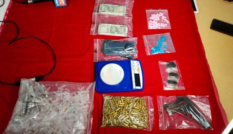 छत्तीसगढ़: रायपुर में 'मनी हाईस्ट' स्टाइल ड्रग्स रैकेट का पर्दाफाश, 'प्रोफेसर' के साथी सहित तीन गिरफ्तार, भारी मात्रा में MDMA ड्रग्स और हथियार बरामद