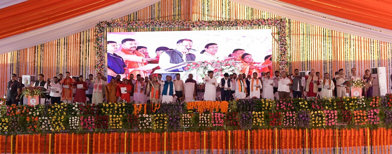मुख्यमंत्री विष्णु देव साय ने राज्य स्तरीय सियान सम्मान कार्यक्रम में उपस्थित सभी जनप्रतिनिधियों, अधिकारी-कर्मचारियों, गणमान्य नागरिकों एवं वरिष्ठजनों को स्वच्छता का शपथ दिलायी 1 मुख्यमंत्री विष्णु देव साय ने राज्य स्तरीय सियान सम्मान कार्यक्रम में उपस्थित सभी जनप्रतिनिधियों, अधिकारी-कर्मचारियों, गणमान्य नागरिकों एवं वरिष्ठजनों को स्वच्छता का शपथ दिलायी