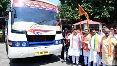 मुख्यमंत्री विष्णु देव साय ने मां बम्लेश्वरी के दर्शन के लिए जा रहे श्रद्धालुओं की बस को झंडी दिखाकर किया रवाना 1 मुख्यमंत्री विष्णु देव साय ने मां बम्लेश्वरी के दर्शन के लिए जा रहे श्रद्धालुओं की बस को झंडी दिखाकर किया रवाना