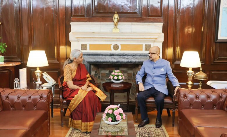 राज्यपाल रमेन डेका ने केंद्रीय वित्त मंत्री निर्मला सीतारमण से मुलाकात कर छत्तीसगढ़ की सृदृढ़ अर्थव्यवस्था के लिए निवेशक सम्मेलन आयोजन का प्रस्ताव रखा