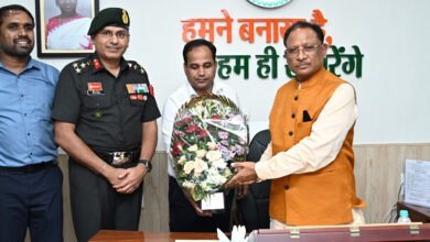 मुख्यमंत्री को सशस्त्र सैन्य समारोह में शामिल होने दिया गया आमंत्रण