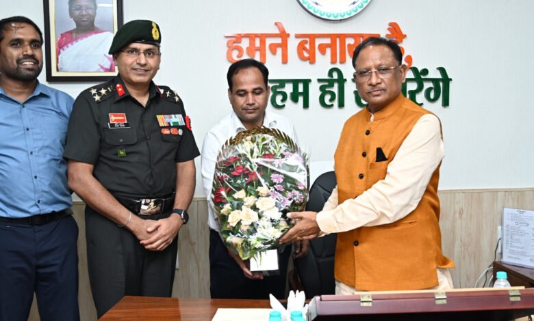 मुख्यमंत्री को सशस्त्र सैन्य समारोह में शामिल होने दिया गया आमंत्रण