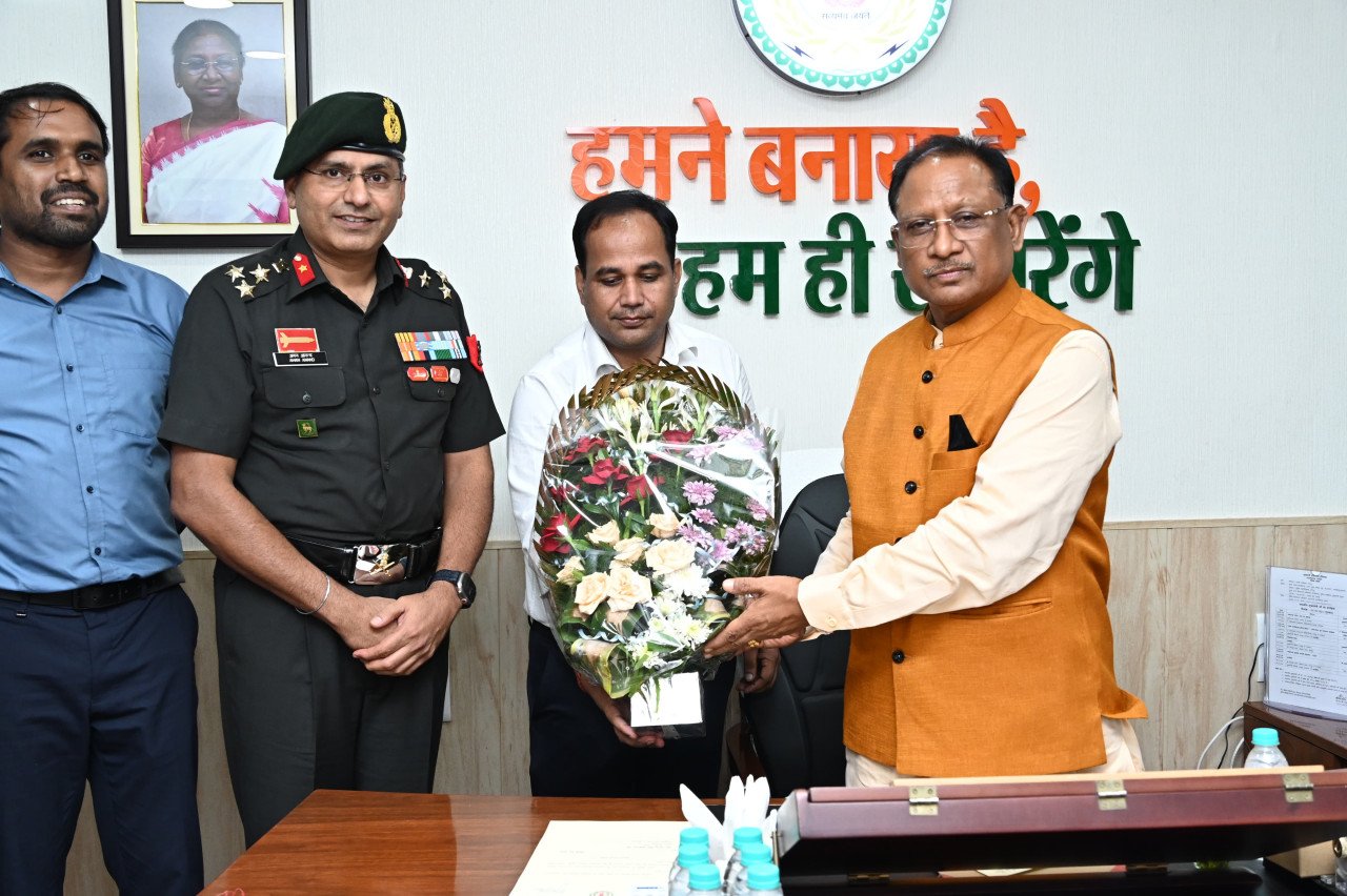 मुख्यमंत्री को सशस्त्र सैन्य समारोह में शामिल होने दिया गया आमंत्रण 1 मुख्यमंत्री को सशस्त्र सैन्य समारोह में शामिल होने दिया गया आमंत्रण