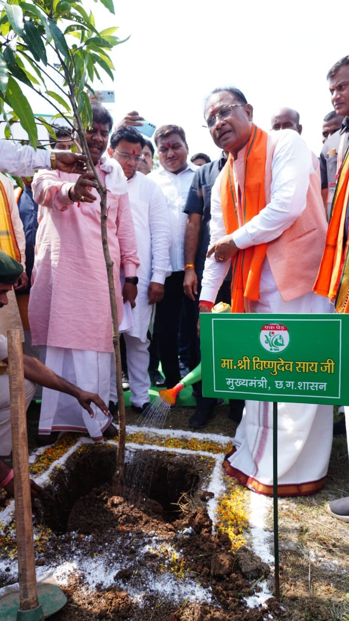 मुख्यमंत्री विष्णु देव साय ने एक पेड़ मां के नाम अभियान के अंतर्गत लगाया केसर आम का पौधा 1 मुख्यमंत्री विष्णु देव साय ने एक पेड़ मां के नाम अभियान के अंतर्गत लगाया केसर आम का पौधा