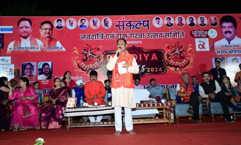 मुख्यमंत्री श्री साय संकल्प दुर्गोत्सव समिति शंकर नगर द्वारा आयोजित दुर्गा पूजा उत्सव में हुए शामिल