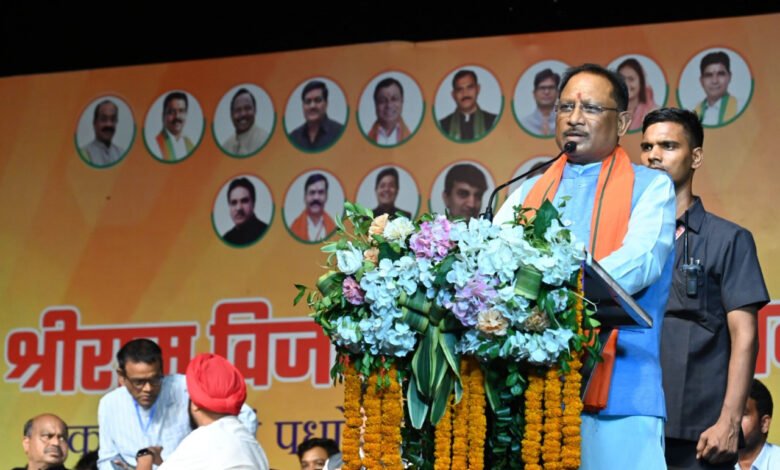 डब्ल्यूआरएस कॉलोनी में रावण दहन कार्यक्रम में शामिल हुए मुख्यमंत्री विष्णु देव साय, लोगों से काम, क्रोध, मद, लोभ रूपी रावण का वध करने का किया आह्वान