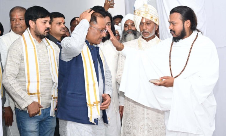 मुख्यमंत्री विष्णु देव साय ने भण्डारपुरी धाम में गुरुगद्दी आसन के दर्शन कर प्रदेश की खुशहाली की कामना की