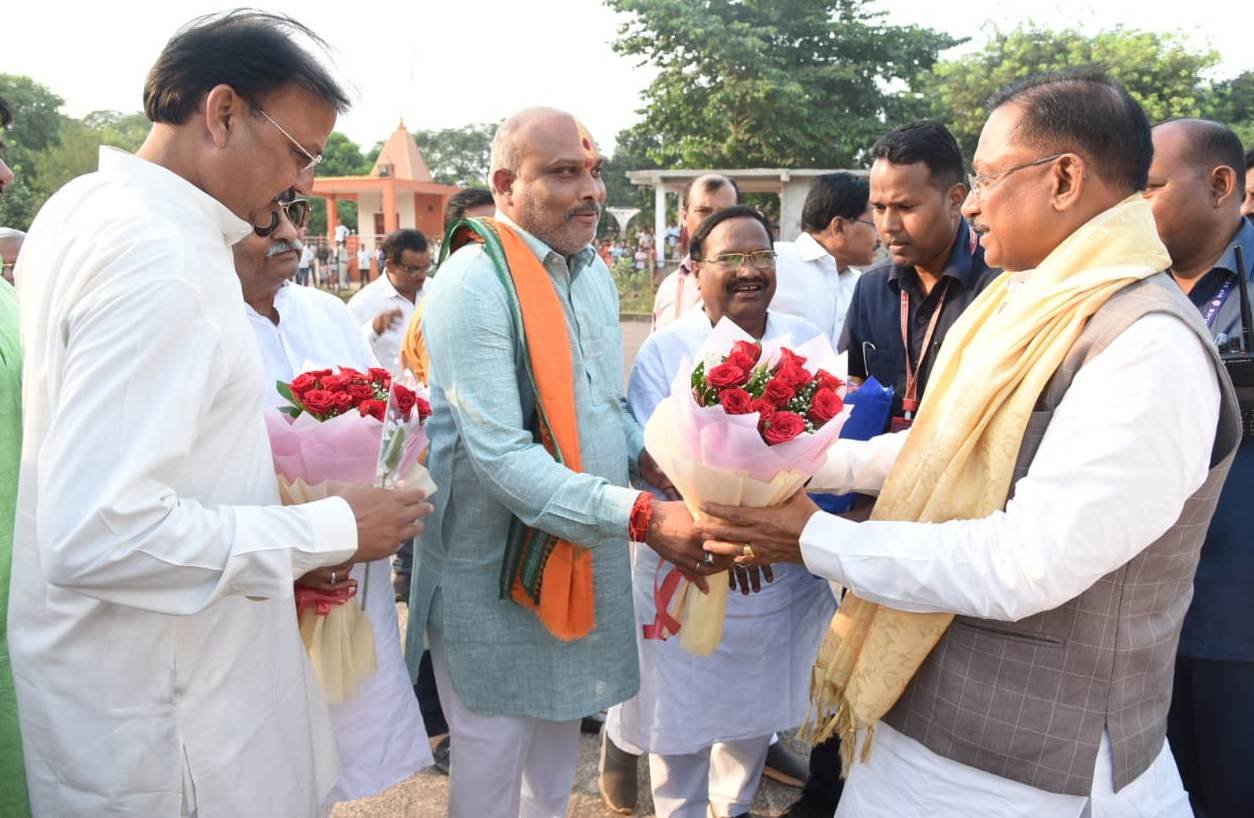 मुख्यमंत्री विष्णु देव साय का भिलाई 3 पहुंचने पर आत्मीय स्वागत 1 मुख्यमंत्री विष्णु देव साय का भिलाई 3 पहुंचने पर आत्मीय स्वागत