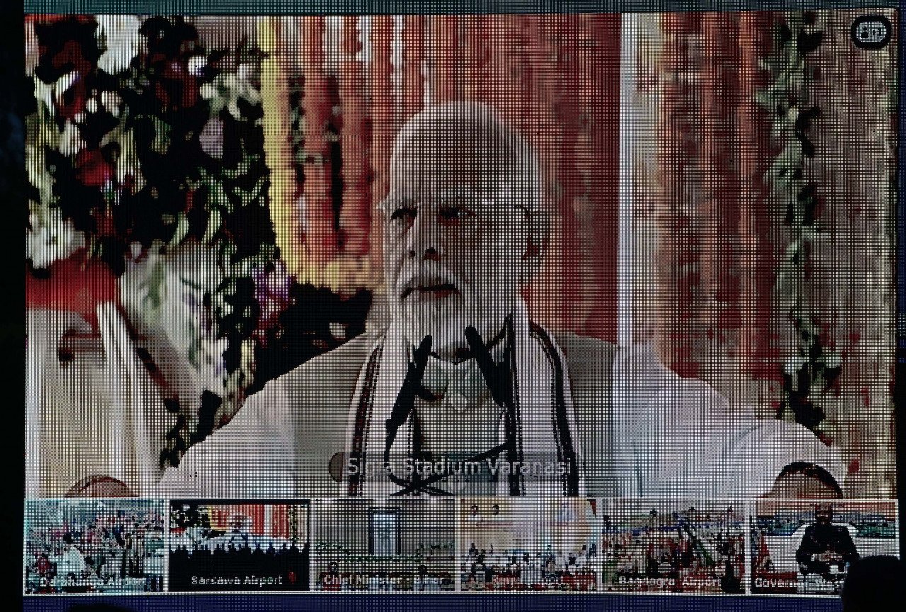 देश के दूरस्थ आदिवासी अंचल को मिली एयर कनेक्टिविटी : प्रधानमंत्री मोदी ने 80 करोड़ रूपए की लागत से बने अम्बिकापुर के मां महामाया एयरपोर्ट का किया वर्चुअल शुभारंभ