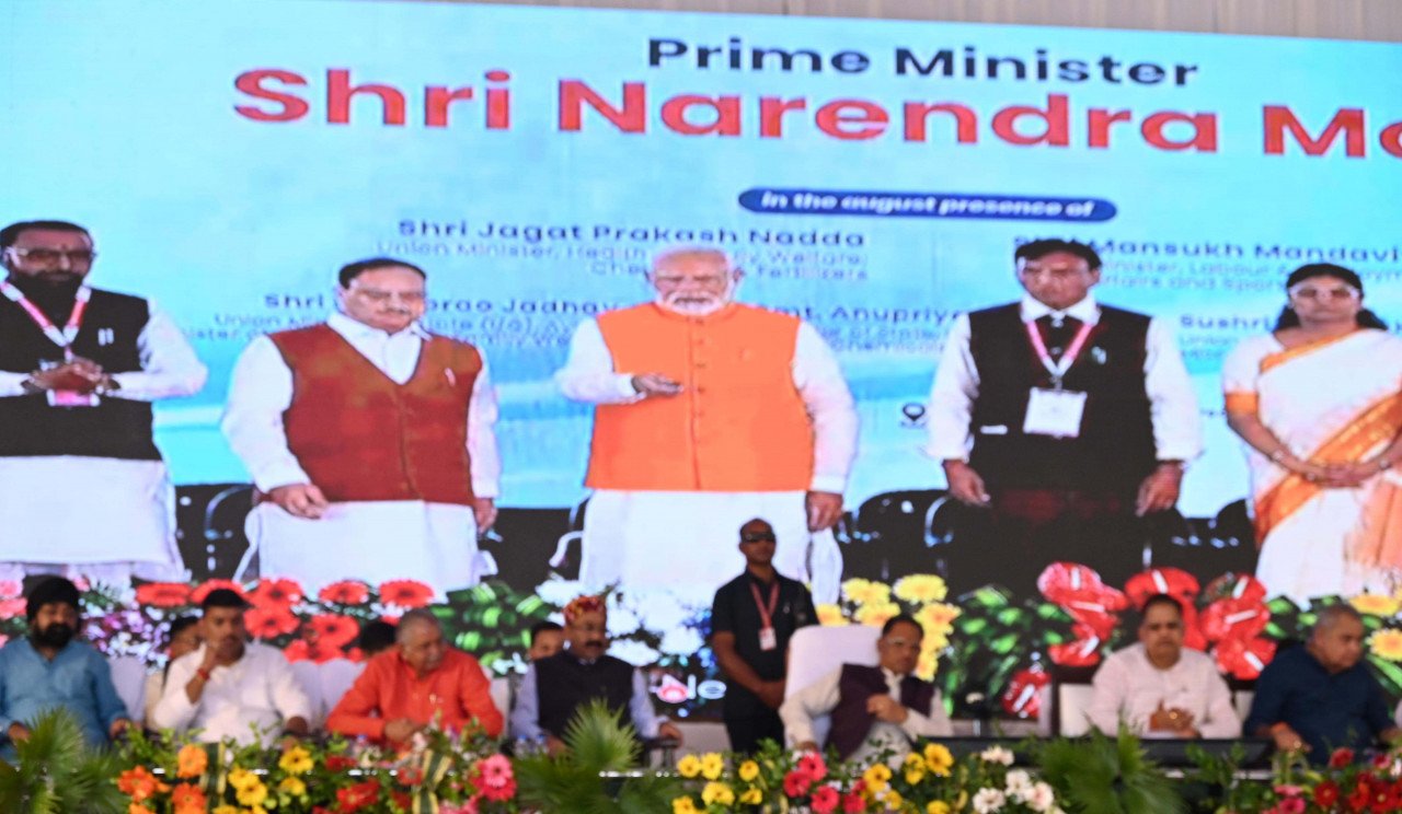 लोग जितना ज्यादा स्वस्थ रहेंगे, देश की प्रगति उतनी ही तेजी से होगी : प्रधानमंत्री नरेन्द्र मोदी 1 लोग जितना ज्यादा स्वस्थ रहेंगे, देश की प्रगति उतनी ही तेजी से होगी : प्रधानमंत्री नरेन्द्र मोदी