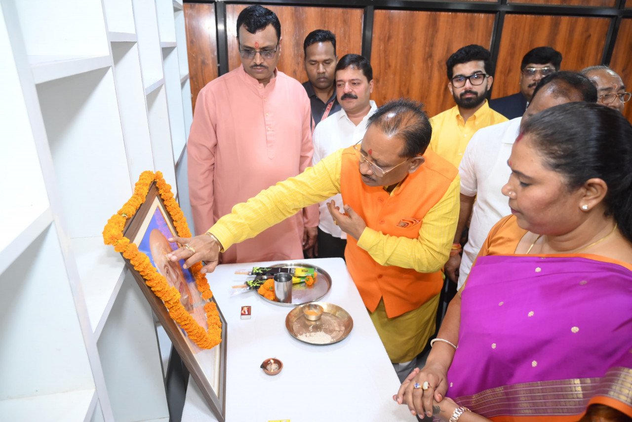 मुख्यमंत्री विष्णु देव साय ने सरदार वल्लभ भाई पटेल की जयंती के अवसर पर उन्हें नमन किया 1 मुख्यमंत्री विष्णु देव साय ने सरदार वल्लभ भाई पटेल की जयंती के अवसर पर उन्हें नमन किया