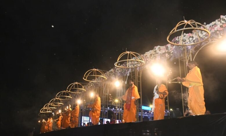 मुख्यमंत्री विष्णु देव साय ने भगवान शिव के रुद्राभिषेक और महाआरती में हुए शामिल