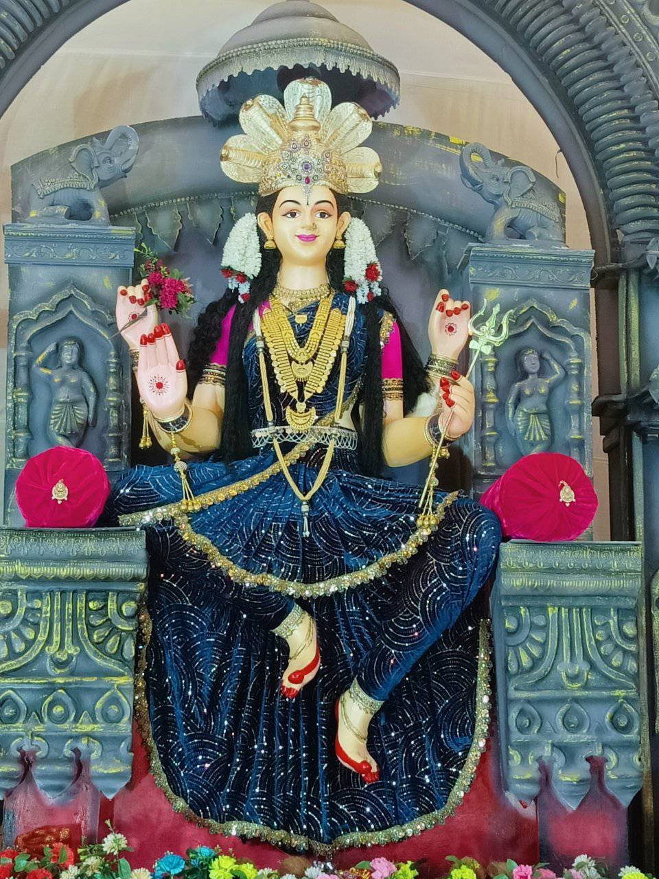 कवर्धा में शारदीय नवरात्रि का उत्साह, मंदिर और दुर्गा पंडालों में उमड़ी भक्तों की भीड़ 1 कवर्धा में शारदीय नवरात्रि का उत्साह, मंदिर और दुर्गा पंडालों में उमड़ी भक्तों की भीड़