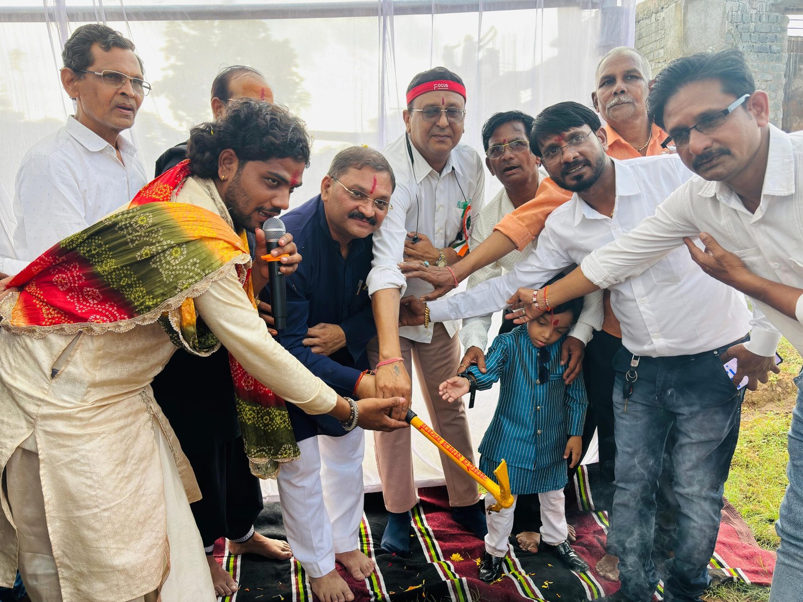 सांसद संतोष पांडेय ने नामदेव समाज कवर्धा के मंदिर निर्माण हेतु किया भूमिपूजन, 3 लाख की स्वीकृति भी दी 1 सांसद संतोष पांडेय ने नामदेव समाज कवर्धा के मंदिर निर्माण हेतु किया भूमिपूजन, 3 लाख की स्वीकृति भी दी