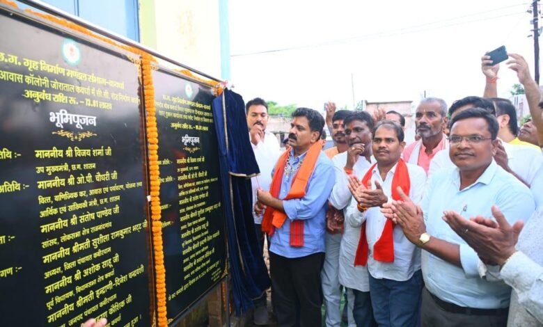 स्थानीय विकास को गति देने की दिशा में उपमुख्यमंत्री विजय शर्मा का कदम, सामुदायिक भवन, दुकान और सीसी रोड़ का किया भूमिपूजन और लोकार्पण 
