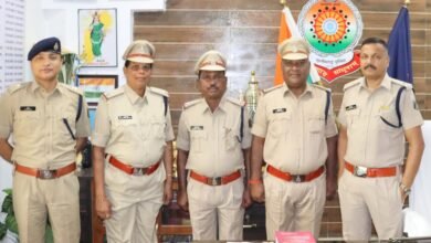 कबीरधाम के 03 प्रधान आरक्षक सहायक उपनिरीक्षक पद पर पदोन्नत, पुलिस अधीक्षक धर्मेंद्र सिंह ने लगाए स्टार