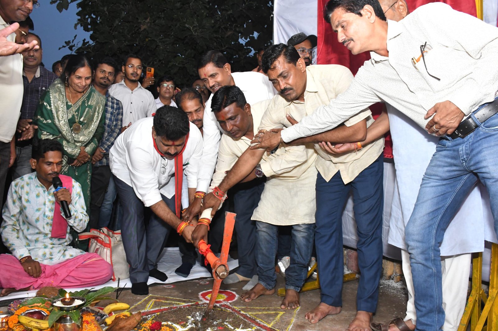 उपमुख्यमंत्री विजय शर्मा ने कवर्धा शहर को दी विकास की नई दिशा, 5 करोड़ 74 लाख 98 हज़ार रुपए के विभिन्न विकास कार्यों का किया भूमिपूजन 1 उपमुख्यमंत्री विजय शर्मा ने कवर्धा शहर को दी विकास की नई दिशा, 5 करोड़ 74 लाख 98 हज़ार रुपए के विभिन्न विकास कार्यों का किया भूमिपूजन