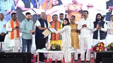 मुख्यमंत्री विष्णु देव साय ने 375 कनिष्ठ यंत्रियों को दिए नियुक्ति पत्र, स्वास्थ्य योजना का किया शुभारंभ