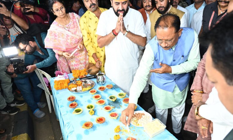 छत्तीसगढ़ राज्य स्थापना दिवस पर 11 हजार दीपों से रौशन हुआ एकात्म पथ, रंग बिरंगी आतिशबाजी से आसमान हुआ सतरंगी
