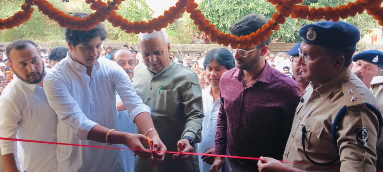 दामाखेड़ा में विवाद के बाद पुलिस सहायता केंद्र का शुभारंभ, उदितमुनिनाम साहब ने फीता काटा 1 कबीर धर्मनगर दामाखेड़ा में पुलिस सहायता केंद्र हुआ प्रारंभ, पंथ श्री उदितमुनिनाम साहब ने फीता काट कर किया शुभारंभ