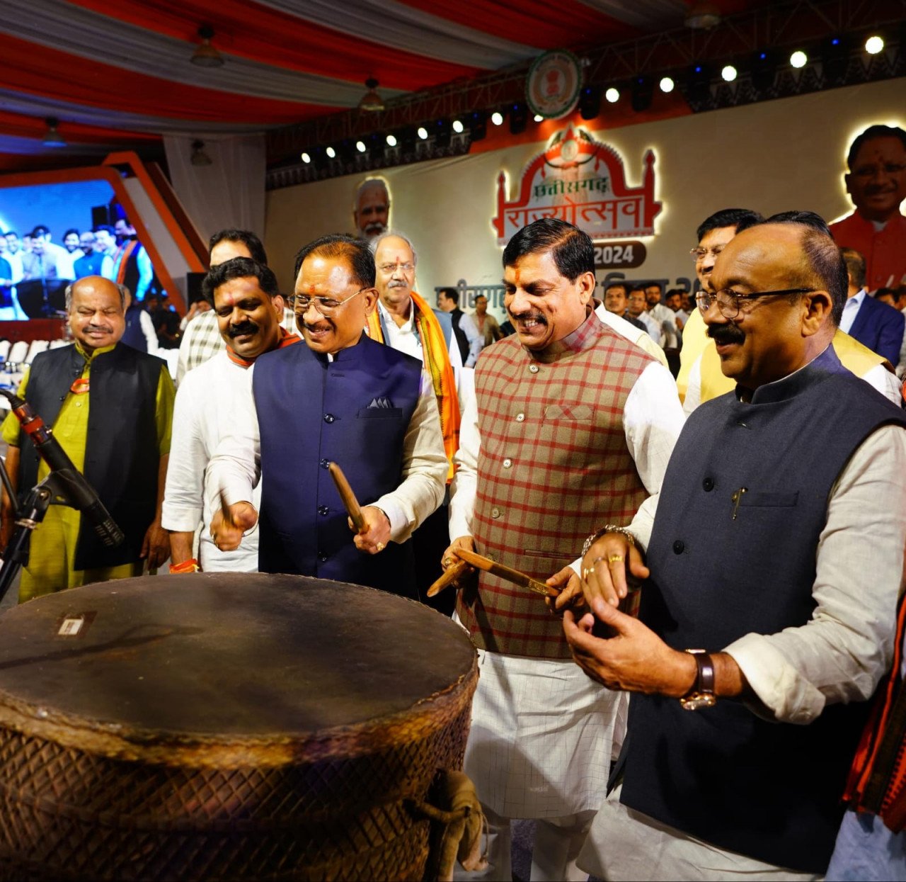 मध्यप्रदेश के मुख्यमंत्री डॉ. मोहन यादव ने तीन दिवसीय छत्तीसगढ़ राज्योत्सव का किया शुभारंभ, माओवादी आतंक के विरुद्ध छत्तीसगढ़ में चलाये जा रहे अभियान की प्रशंसा की