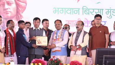 भगवान बिरसा मुंडा की जयंती पर जशपुर में निकली भव्य पदयात्रा, केन्द्रीय मंत्री एवं मुख्यमंत्री ने माटी के वीर पदयात्रा का किया भव्य शुभारंभ