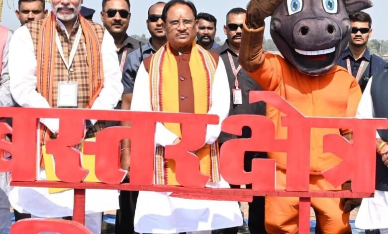 मुख्यमंत्री विष्णु देव साय का बस्तरिया अंदाज में हुआ स्वागत