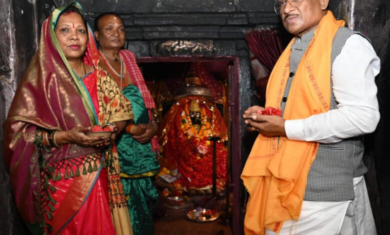 मुख्यमंत्री विष्णुदेव साय ने मां दंतेश्वरी की पूजा-अर्चना कर प्रदेशवासियों की सुख-समृद्धि और खुशहाली की कामना की