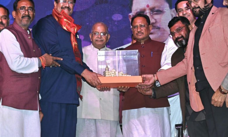 मुख्यमंत्री छत्तीसगढ़ सीमेंट ट्रांसपोर्ट वेलफेयर एसोसिएशन द्वारा आयोजित दीपावली मिलन समारोह में हुए शामिल