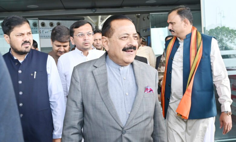 केन्द्रीय राज्य मंत्री डॉ. जितेंद्र सिंह का रायपुर आगमन, स्वास्थ्य मंत्री ने किया स्वागत