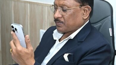 मुख्यमंत्री विष्णुदेव साय ने हेलन केलर अवार्ड से सम्मानित कलाकार बसंत साहू को दी बधाई 1 मुख्यमंत्री विष्णुदेव साय ने हेलन केलर अवार्ड से सम्मानित कलाकार बसंत साहू को दी बधाई