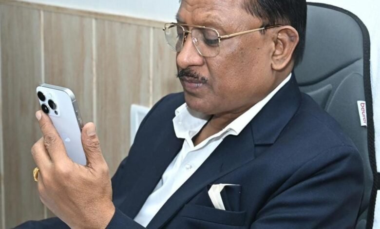 मुख्यमंत्री विष्णुदेव साय ने हेलन केलर अवार्ड से सम्मानित कलाकार बसंत साहू को दी बधाई