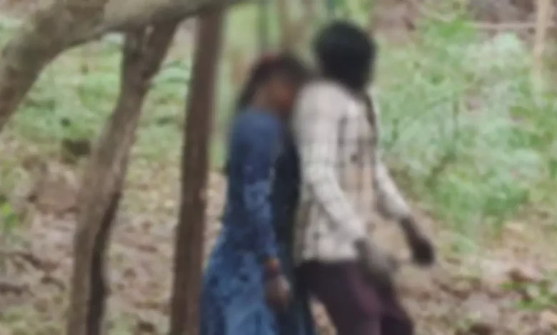 फॉर्म हाउस में पेड़ पर लटके मिले प्रेमी जोड़े के शव, पुलिस जांच में जुटी