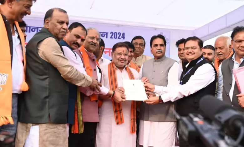 नवनिर्वाचित विधायक सुनील सोनी को मिला प्रमाण पत्र